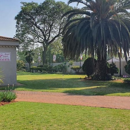 Life Tours & Accommodation Boksburg Exterior foto